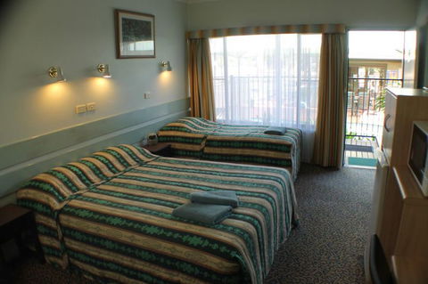 Lake Forbes Motel - Sydney 4u 3