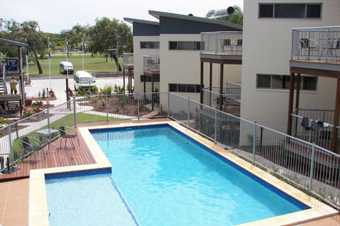 Emu's Beach Resort - Sydney 4u 0
