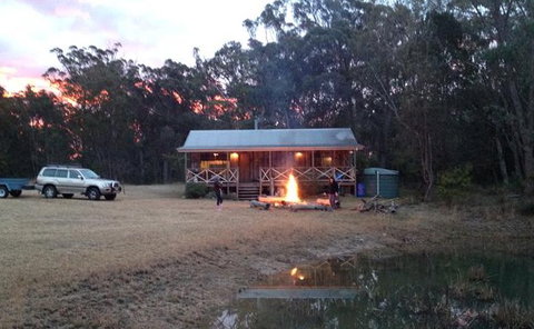 Possums Hollow And Hooters Hut - Sydney Resort 3