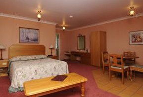 McNevins Warwick Motel And Gunyah Restaurant - Accommodation Sydney 3