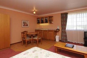 McNevins Warwick Motel And Gunyah Restaurant - Accommodation Sydney 5