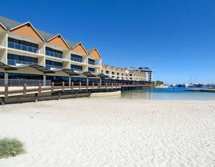 Quality Suites Crest Mandurah - Sydney 4u 1