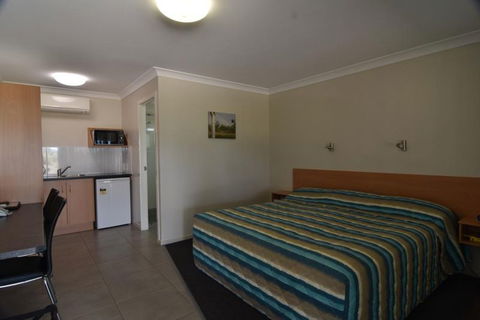 Billabong Motor Inn - Sydney 4u 5