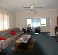 AMELIA STREET GLADSTONE 5 BEDROOMS - Sydney 4u