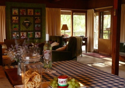 The Burrow At Wombat Bend Bed And Breakfast - Sydney 4u 2