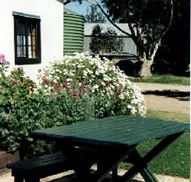 Dunalan Host Farm Cottage - Sydney 4u