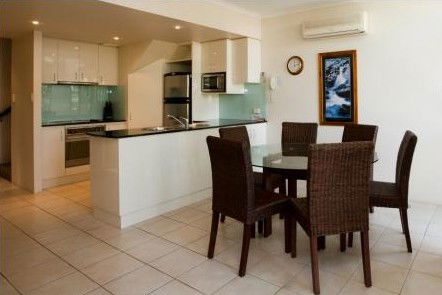A Tropical Nite - Accommodation Sydney 2