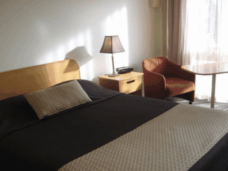 Econo Lodge Hacienda Motel - Accommodation Sydney 5