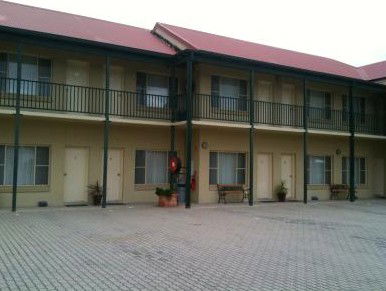 Golden Guitar Motor Inn - Accommodation Sydney 3