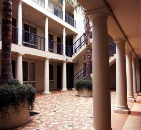 The Manor House - Sydney 4u 3