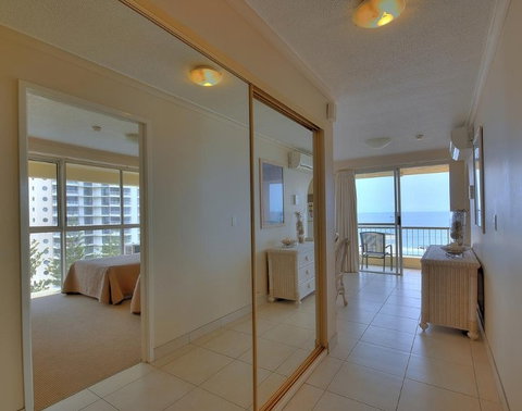 Surfers Beachside Holiday Apartments - Accommodation Sydney 4