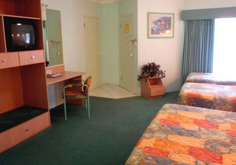 Runaway Bay Motor Inn - Sydney 4u 1