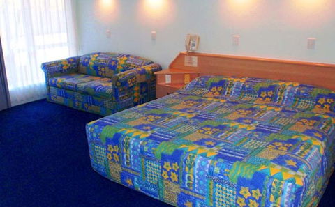 Runaway Bay Motor Inn - Sydney 4u 2