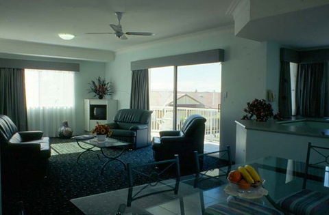 Runaway Bay Motor Inn - Sydney 4u 4