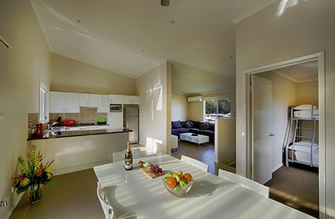 Middle Rock Holiday Resort - Accommodation Sydney 0