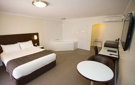 Country Comfort Premier Motel - Accommodation Sydney 3