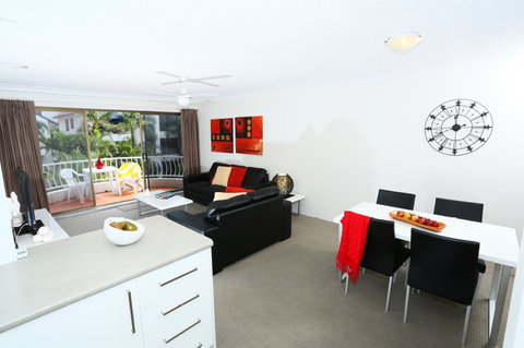 St Tropez Holiday Apartments - Accommodation Sydney 6