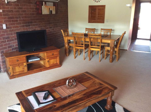 Cleveland Visitor Villas Motel & Shailer Park Garden Villas - Accommodation Sydney 0