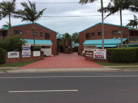 Cleveland Visitor Villas Motel & Shailer Park Garden Villas - Accommodation Sydney 2