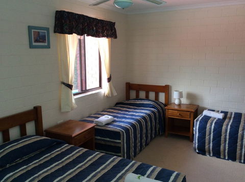 Cleveland Visitor Villas Motel & Shailer Park Garden Villas - Accommodation Sydney 3