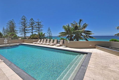 Clubb Coolum Beach - Sydney 4u 1