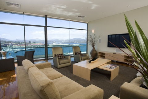 Lenna Of Hobart - Sydney 4u 0