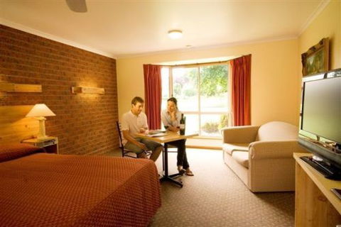 AAt 28 GOLDSMITH(Golden Chain Motel) - Accommodation Sydney 0