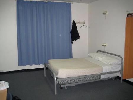 Adelaide Central YHA - Sydney 4u 4