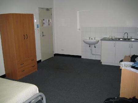 Adelaide Central YHA - Sydney 4u 5