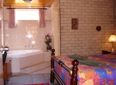 Lake Front Motel - Sydney 4u 4