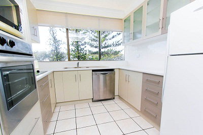 Seacrest Beachfront Holiday Apartments - Accommodation Sydney 2