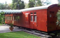 Mt Nebo Railway Carriage & Chalet - Sydney 4u 1