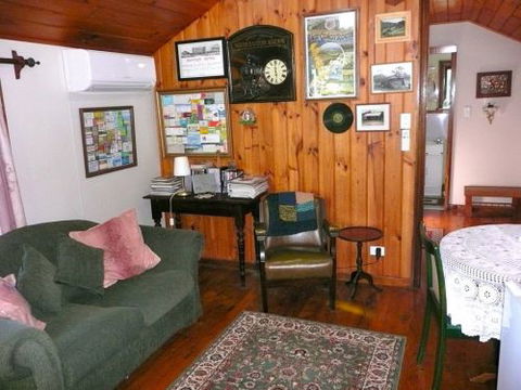 Mt Nebo Railway Carriage & Chalet - Sydney 4u 5