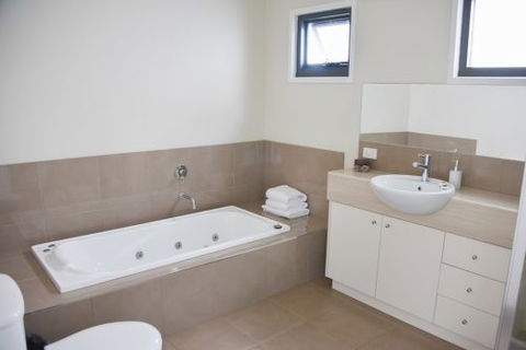 Lorne Holiday Stays - Sydney 4u 4