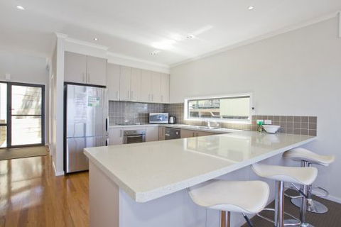 Lorne Holiday Stays - Sydney 4u 6