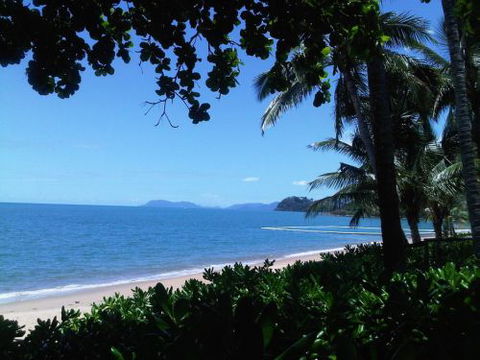 Trinity Beach Holiday Homes - Sydney 4u 1