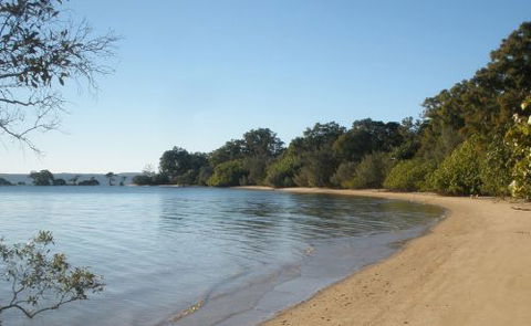 Coochiemudlo Island Family Beach House - Sydney 4u 2