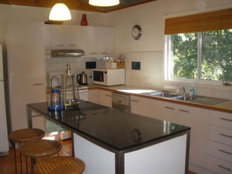 Coochiemudlo Island Family Beach House - Sydney 4u 3