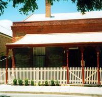 Adelaide Parklands City Townhouse - Sydney 4u