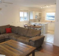 Rosebud Beach House on Kennington - Sydney 4u