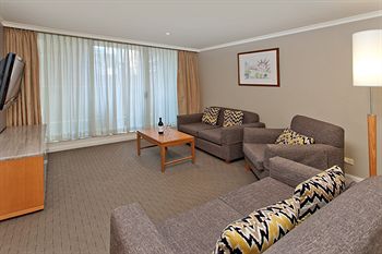 Radisson Hotel & Suites Sydney - Accommodation Sydney 12
