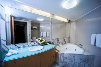 Pullman Quay Grand Sydney Harbour - Accommodation Sydney 4