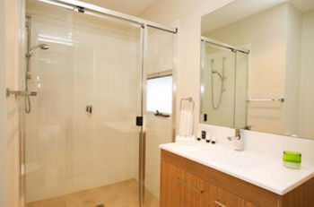 Caves Beachside Hotel - Sydney 4u 9