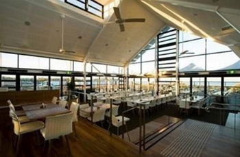 Caves Beachside Hotel - Sydney 4u 12