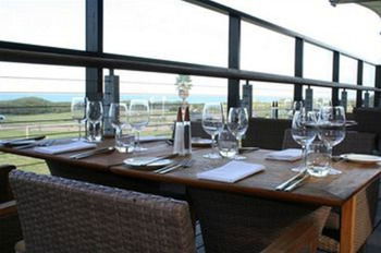 Caves Beachside Hotel - Sydney 4u 13