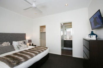 Caves Beachside Hotel - Sydney 4u 19