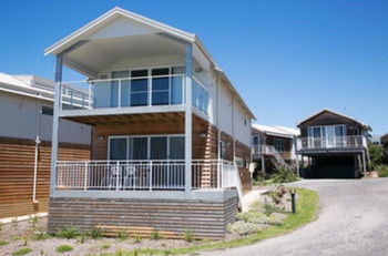 Caves Beachside Hotel - Sydney 4u 24