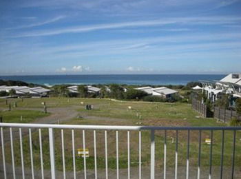 Caves Beachside Hotel - Sydney 4u 29