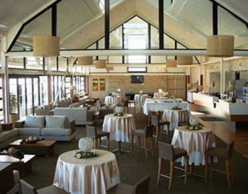 Caves Beachside Hotel - Sydney 4u 32