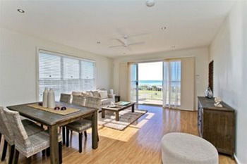 Caves Beachside Hotel - Sydney 4u 43